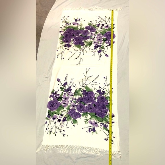 SHAWL/SCARF white with floral design extra long and fringed size 27 x 69 NWOT - Picture 8 of 13